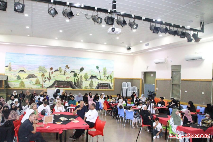  رهط بتخرّج كوكبة طالبات أنهين الصف العاشر والصف الثاني عشر.